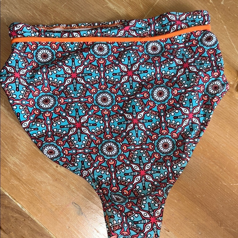 Cupshe Multicolor High-Waisted Bikini Bottom - Picture 3 of 4